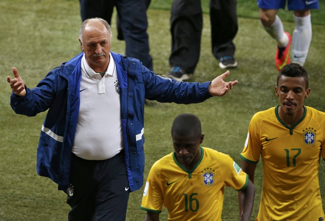 Zklamaný trenér brazilské reprezentace Luiz Felipe Scolari po výprasku 1:7 od Němců v semifinále mistrovství světa.