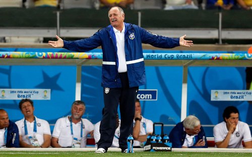 Zklamaný trenér brazilské reprezentace Luiz Felipe Scolari po výprasku 1:7 od Němců v semifinále mistrovství světa.