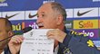 Scolari odmítl skončit a mával papírem: Nemám špatné výsledky!