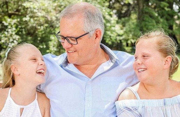 Australský premiér Morrison se na instagramu rád chlubí svou rodinou.
