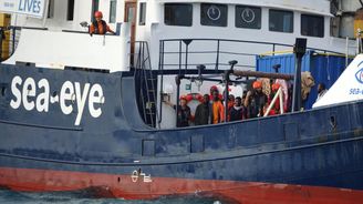 Až pod rouškou koronaviru Italové zastavili nelegální migraci ke svým přístavům