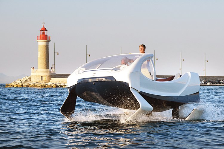 Taxík SeaBubbles má pod vodou ukrytá křídla