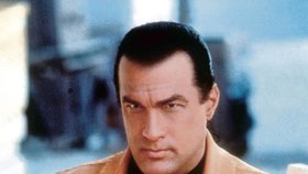 Steven Seagal čelí žalobě ze sexuálního útoku a obchodování se ženami