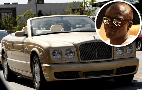 Fešák Seal testoval v roce 2008 luxusní zlaté Bentley...