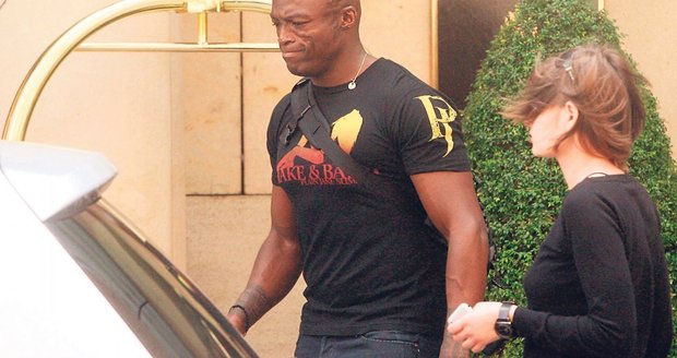 Seal odpoledne spěchal z hotelu do haly na pražské Výstaviště