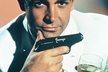 Sean Connery jako agent Bond.