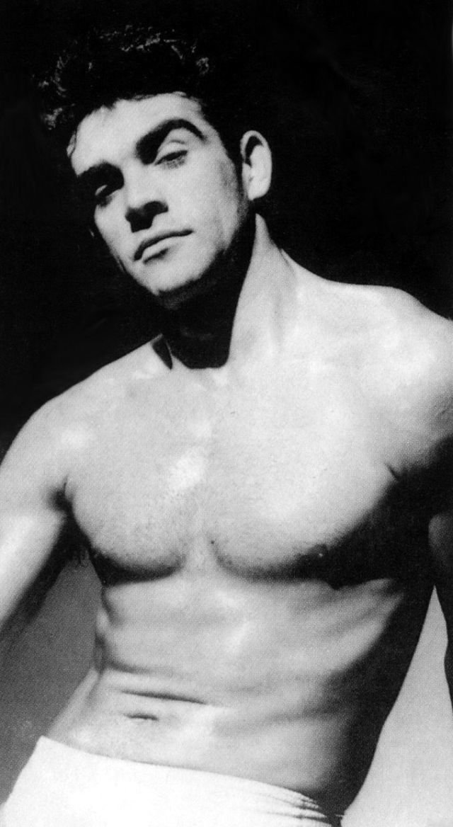 Mladý Sean Connery se v roce 1953 umístil na třetím místě v mezinárodní soutěži krásy Mr. Universe.