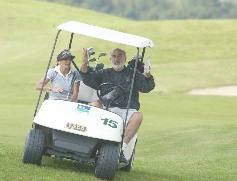 Sean Connery v ČEsku natáčel svůj poslední film, zašel na fotbal a zahrál si golf