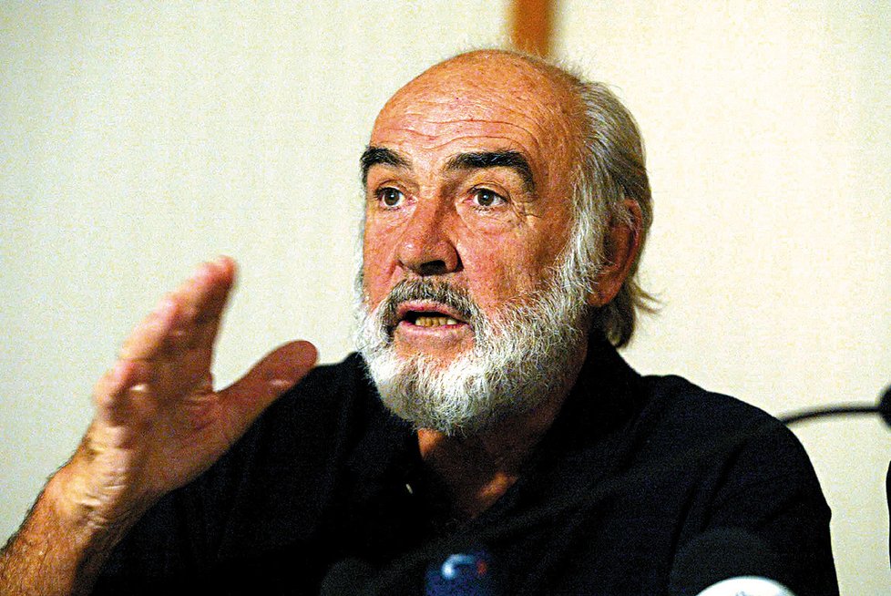 Sean Connery v Česku natáčel svůj poslední film, zašel na fotbal a zahrál si golf.