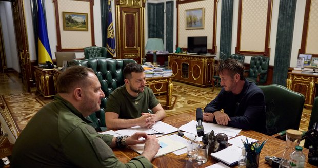 Sean Penn na Ukrajině navštívil Volodymyra Zelenského.
