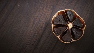 Síla, která nepálí. Černý česnek jako tajný recept na harmonii těla i mysli Síla, která nepálí. Černý česnek jako tajný recept na harmonii těla i mysli