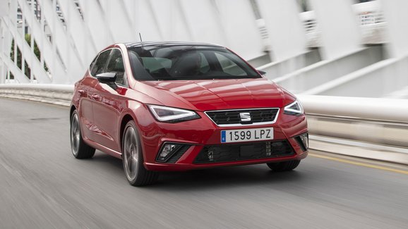 Omlazený Seat Ibiza má české ceny: Jak si stojí ve srovnání s novou Fabií?