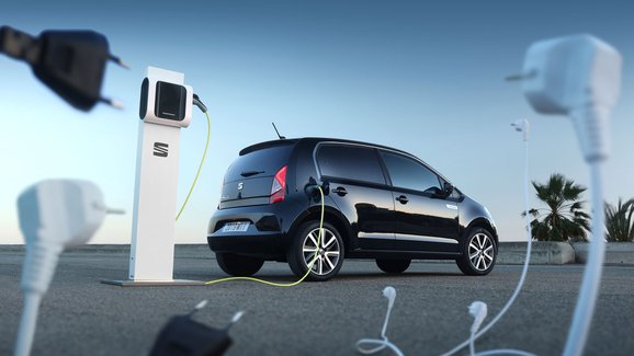 Seat představuje světu svůj první sériový elektromobil. Láká hlavně na nízkou cenu