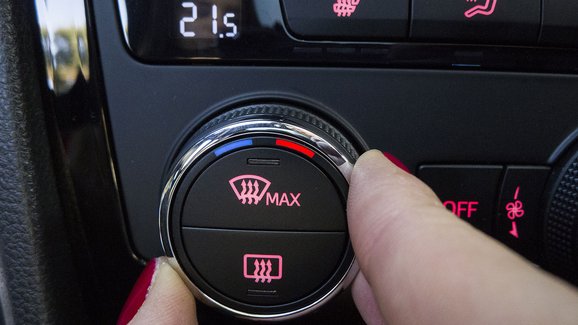 Klimatizace v autě: Jak ji v extrémním vedru správně používat?