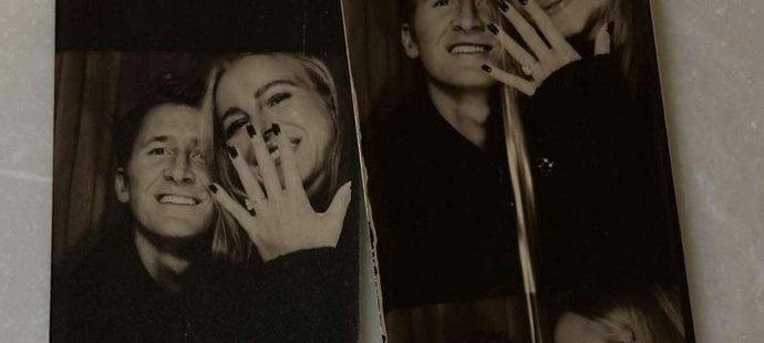 Společně se pochlubili zásnubními fotkami