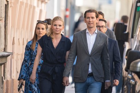 Mladý rakouský kancléř Sebastian Kurz s přítelkyní Susanne Thierovou