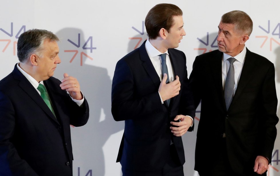 Maďarský premiér Viktor Orbán, premiér České republiky Andrej Babiš, a rakouský kancléř Sebastian Kurz během summitu zemí Visegrádské skupiny (V4) a Rakouska v Národním muzeu v Praze (16. 1. 2020)