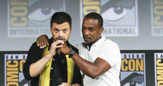 Sebastian Stan a Anthony Mackie na Comic Conu představili seriál o Winter Soldierovi a Falconovi.