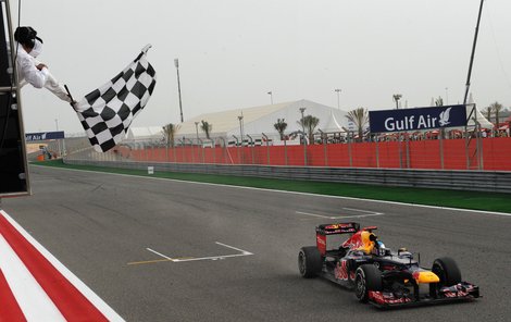 Vettel viděl cílový prapor poprvé v sezoně jako vítěz.