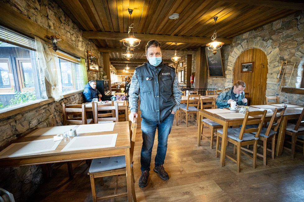 Restaurace Šeberák otevřela i přes zákaz v pátek. Navečer už ale měla zavřeno. (27. listopadu 2020).