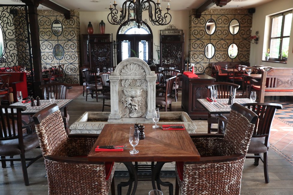 Restaurace El Asado v Šeberově se nachází jen prá metrů od hranic Prahy a Středočeského kraje.