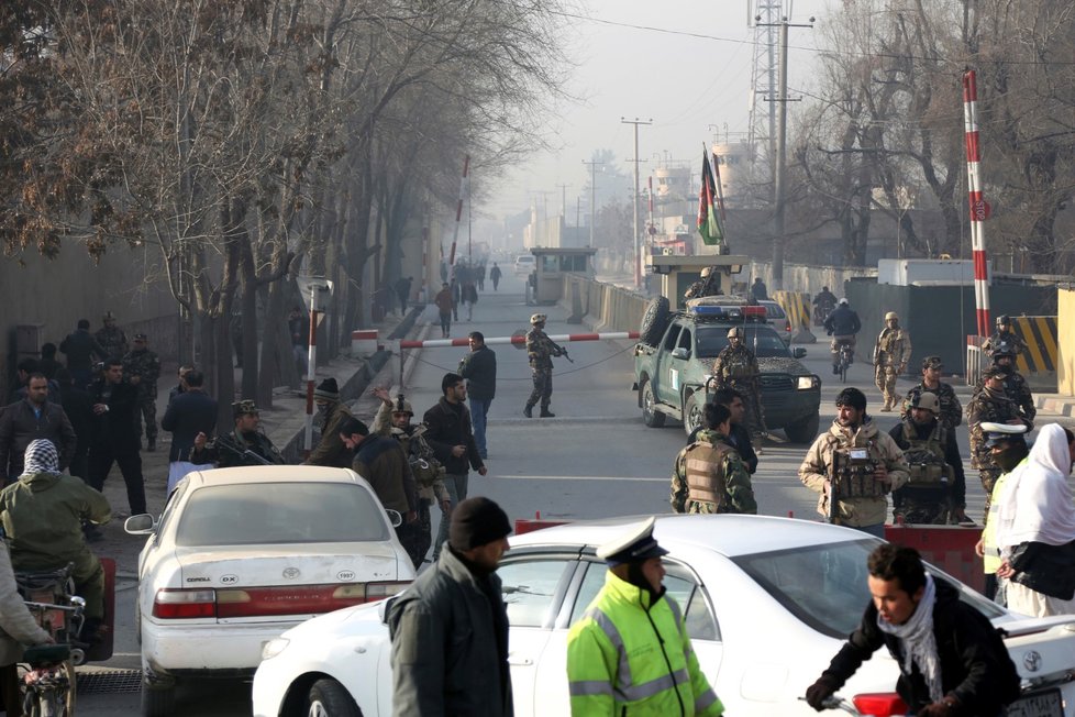 Sebevražedný útočník zabil v Afghánistánu nejméně 10 lidí