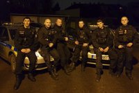 Lidé s policisty zachránili v Plzni mladého sebevraha: Kvůli penězům chtěl skočit pod vlak