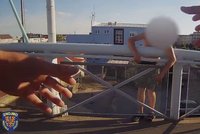 Drama na lávce ve Znojmě: Sebevraha uklidnila manželka místostarosty