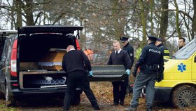 Mrtví byli nalezeni ve Škodě Felicii na polní cestě nedaleko Prahy