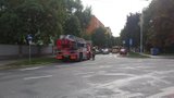 Sebevraždu jí nerozmluvili ani policisté: Žena se zabila skokem z okna činžáku v Brně