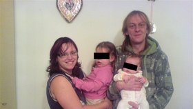 Vlastimil K. (†46, vpravo) se oběsil poté, co ho „falešná“ logopedka nařkla z pedofilie. Jeho partnerka Marta J. (vlevo) zůstala na děti sama.