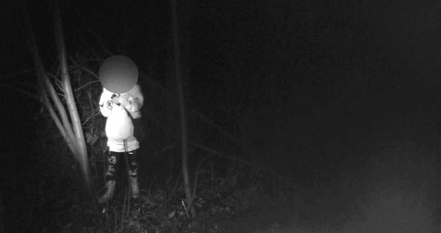 Policisté z Ostravy zachránili dívku, která vyhrožovala sebevraždou. Policisté z Ostravy zachránili dívku, která vyhrožovala sebevraždou.