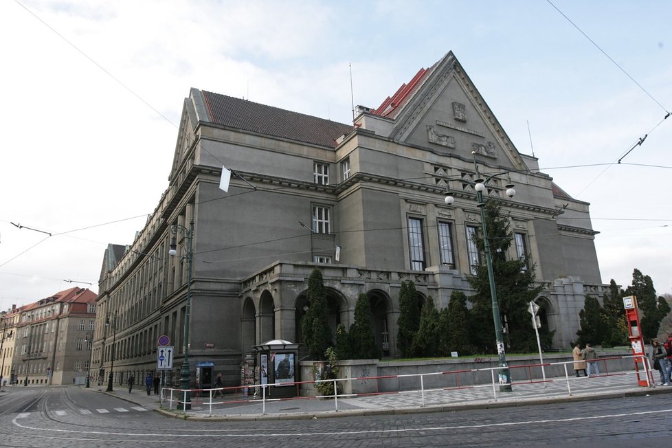 Na právnické fakultě došlo k tragédii - student spáchal sebevraždu.