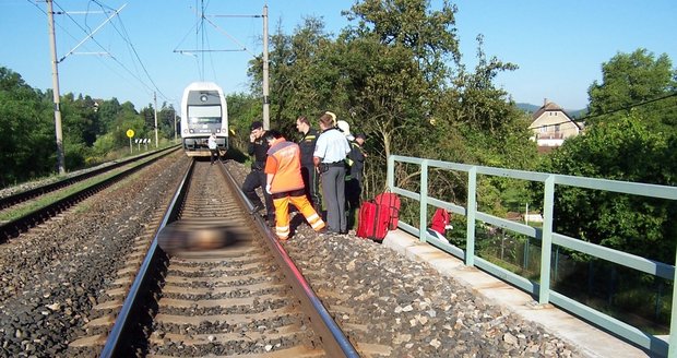 Vlaky na Mladoboleslavsku stály: V kolejišti byl mrtvý člověk