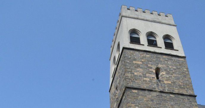 Anička skočila z cimbuří věže kostela svatého Mořice v centru Olomouce