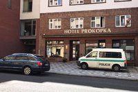 Sebevražda muže (†24) a ženy (†30) v hotelu na Žižkově: Cizinci spolykali prášky
