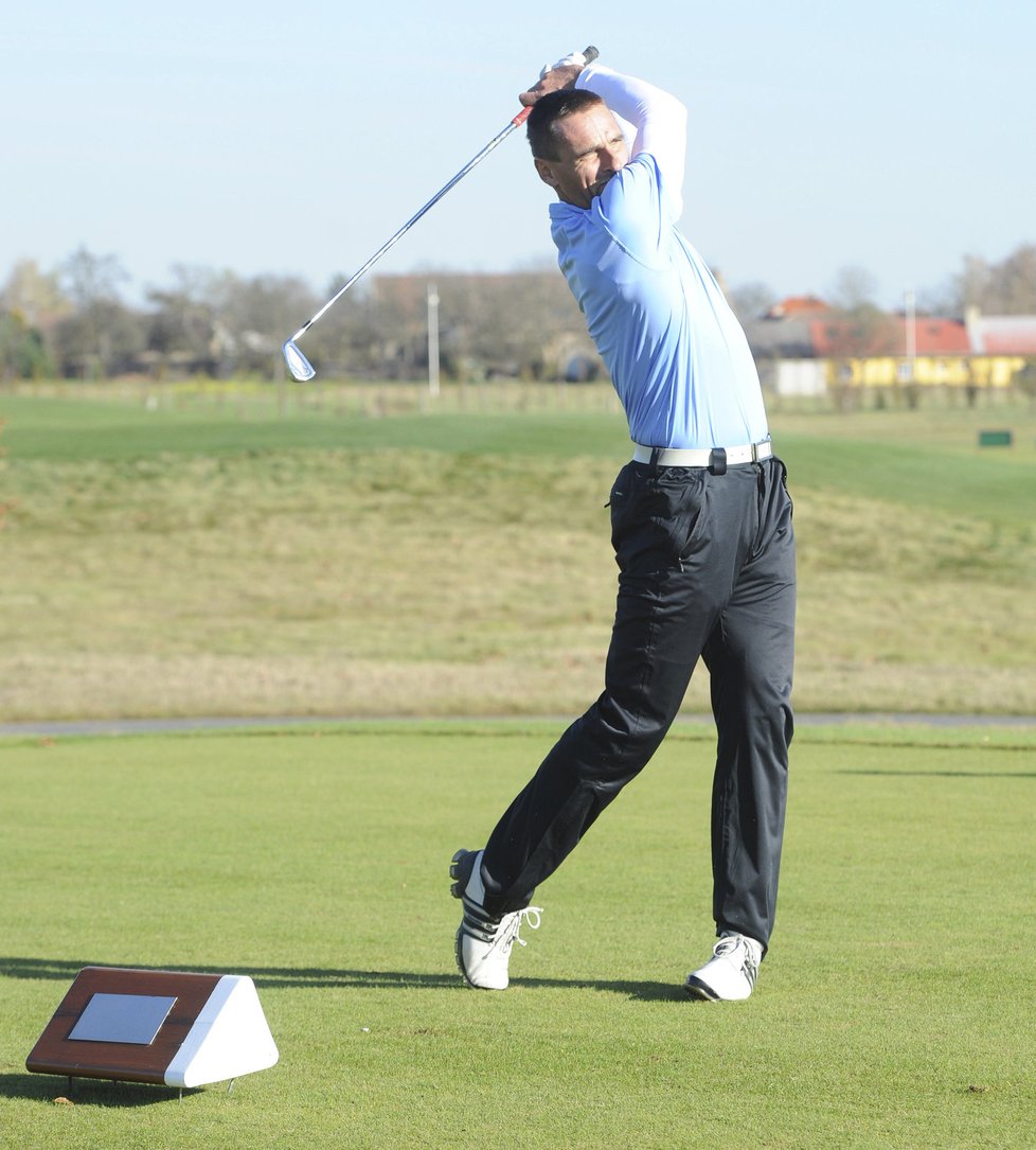 Poté, co Šebrle skončil s atletikou, profesionálně se věnuje golfu.