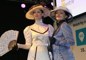 Takto chodily dámy před 100 lety, veletrh Regiontour připomněl 100. výročí vzniku Československa unikátní módní přehlídkou.