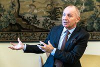 Velvyslanec Sečka skončil v Londýně. Milovník fotbalu vedl ambasádu přes pět let