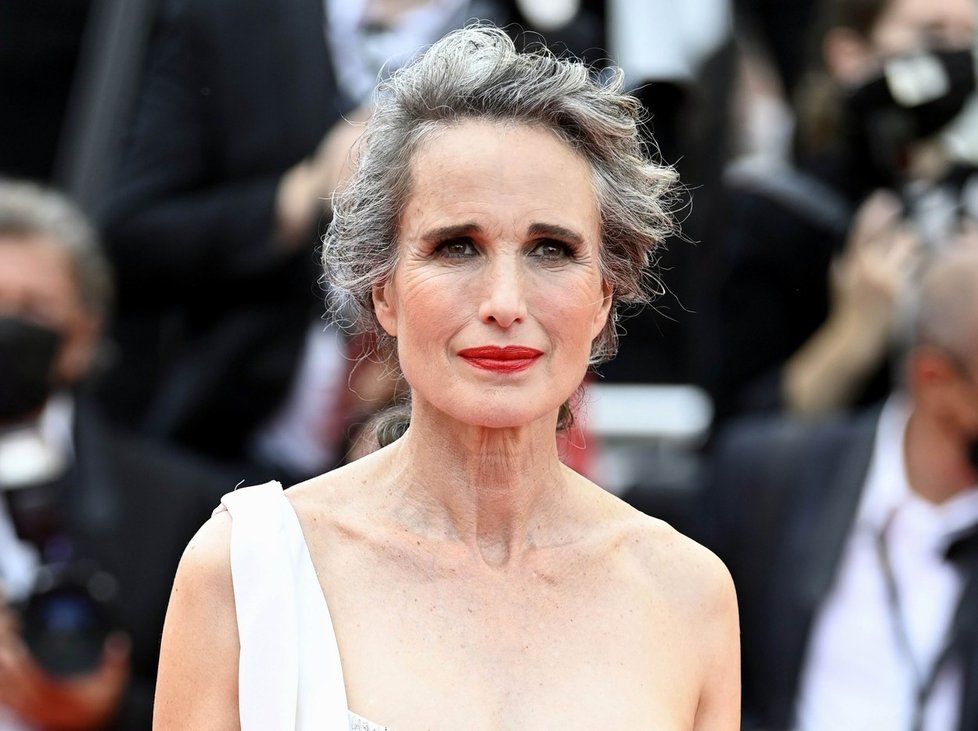 Andie MacDowell na filmovém festivalu v Cannes