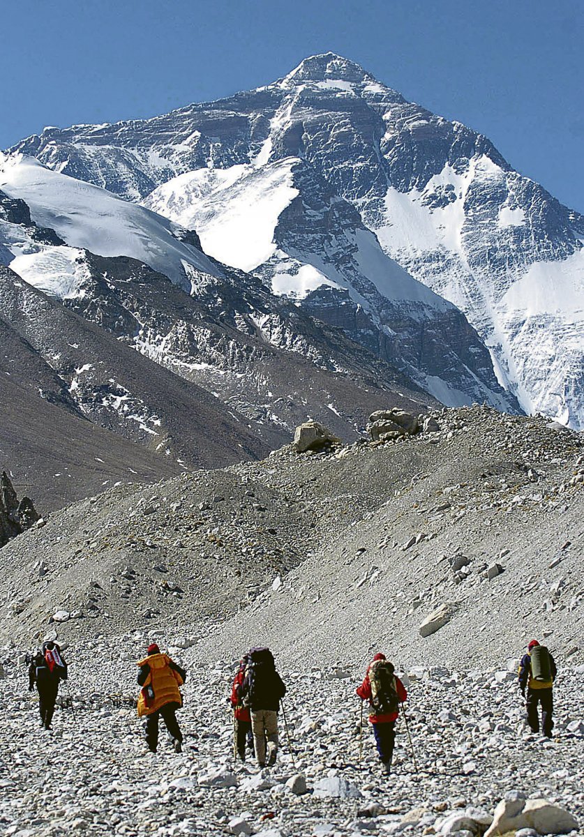 Mount Everest je nejvyšší hora na Zemi. Měří 8850 metrů n. m. Vrchol hory je hraničním bodem mezi Nepálem a Tibetem. Jako první stanuli na vrcholu Mount Everestu 29. května 1953 Novozélanďan Edmund Hillary a nepálský šerpa (nosič) Tenzing Norgay