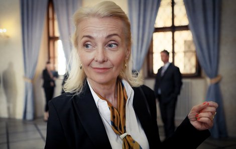 Veronika Žilková jako vedoucí sněmovní kantýny Šustrová
