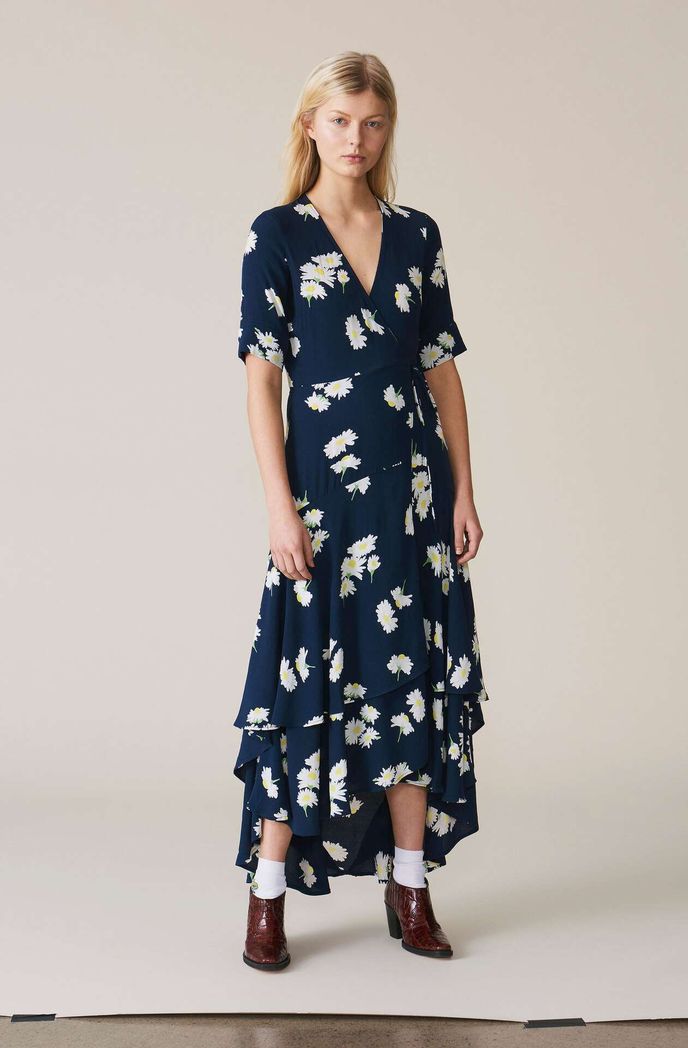 Šaty, Ganni, 249 eur, www.ganni.com Šaty, Ganni, 249 eur, www.ganni.com