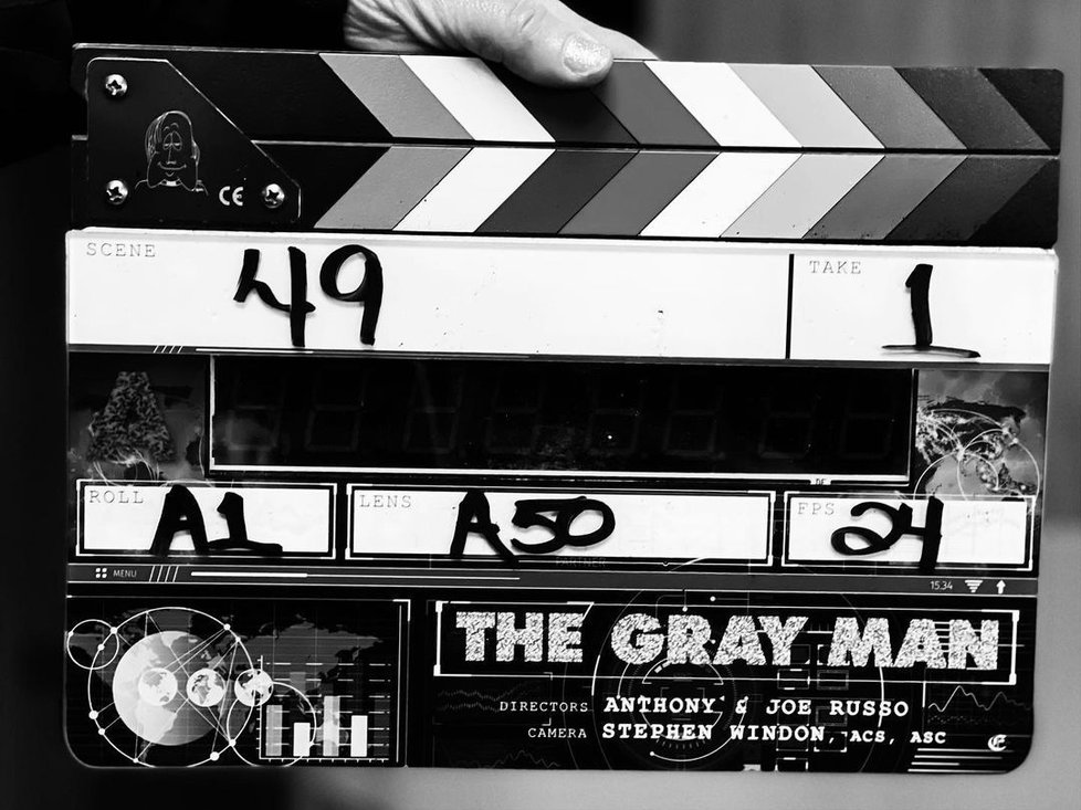 První klapka filmu Šedý muž / The Gray Man padla 16. března 2021.
