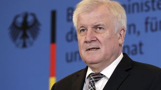 Seehofer nekončí, ministrem chce být do konce volebního období