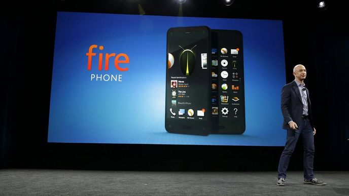 Šéf Amazonu Jeff Bezos představuje telefon Fire Phone