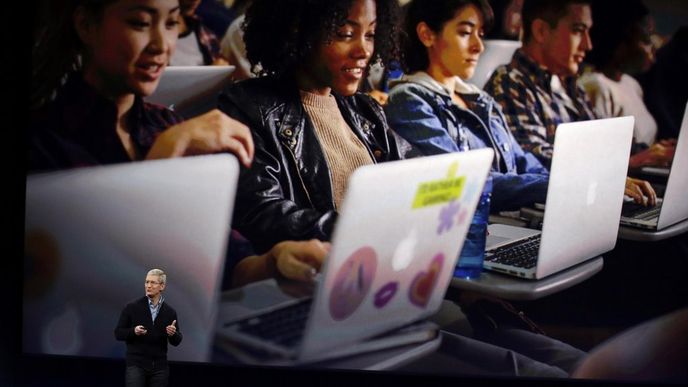 Šéf Applu Tim Cook představuje nový MacBook Šéf Applu Tim Cook představuje nový MacBook