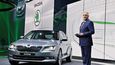 Šéf automobilky Škoda Auto Winfried Vahland představil 2. března v předvečer zahájení ženevského autosalonu ve světové premiéře třetí generaci vozu Škoda Superb. Vůz byl představen v rámci Volkswagen Group Night.