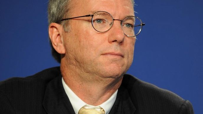Šéf Googlu Eric Schmidt přiznal, že jednání s Facebookem nezvládl. Šéf Googlu Eric Schmidt přiznal, že jednání s Facebookem nezvládl.