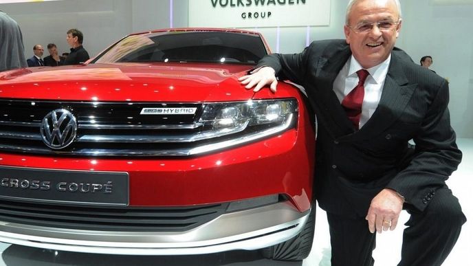 Šéf koncernu Volkswagen Martin Winterkorn měl loni dobrý rok - podle výroční zprávy firmy si totiž vydělal 17,46 milionu eur (zhruba 429 milionů korun), což je téměř dvakrát více než o rok dříve (9,33 milionu eur).